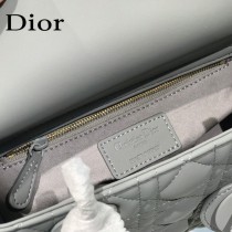 DIOR-02  新款四格徽章磨砂原版皮戴妃包
