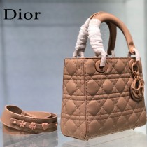 DIOR-01  新款四格徽章磨砂原版皮戴妃包