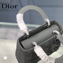 DIOR-02  新款四格徽章磨砂原版皮戴妃包