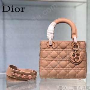 DIOR-01  新款四格徽章磨砂原版皮戴妃包