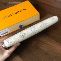 M61867-02  LV原單穿孔小牛皮Zippy錢夾