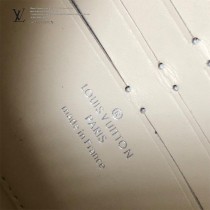 M61867-02  LV原單穿孔小牛皮Zippy錢夾
