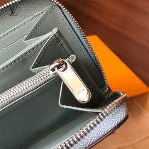M61867-05  LV原單穿孔小牛皮Zippy錢夾