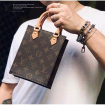 LV  M69442 原版皮Petit Sac Plat 手袋