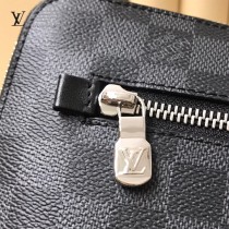 LV  M60417-03  原版皮 New Pouch 手拿包