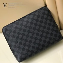 LV  M60417-03  原版皮 New Pouch 手拿包