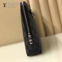 LV  M60417-03  原版皮 New Pouch 手拿包