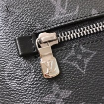 LV  M60417-02  原版皮 New Pouch 手拿包