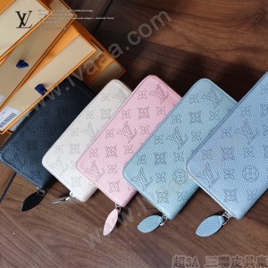 M61867-01  LV原單穿孔小牛皮Zippy錢夾