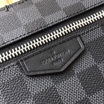 LV  M60417-03  原版皮 New Pouch 手拿包