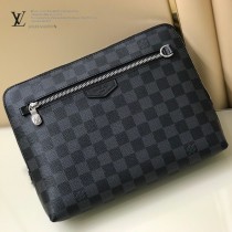 LV  M60417-03  原版皮 New Pouch 手拿包