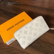 M61867-02  LV原單穿孔小牛皮Zippy錢夾
