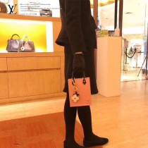 LV M69575-02 黑色水波紋原版皮 PETIT SAC PLAT 手袋