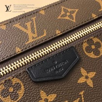 LV  M60417-01  原版皮 New Pouch 手拿包