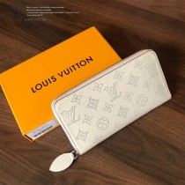 M61867-02  LV原單穿孔小牛皮Zippy錢夾