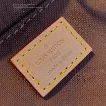 LV  M69442 原版皮Petit Sac Plat 手袋