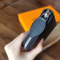 M61867-01  LV原單穿孔小牛皮Zippy錢夾