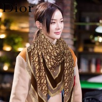 Dior最新的專櫃主打款D字母鎖邊140大方巾