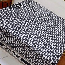 Dior最新的專櫃主打款D字母鎖邊140大方巾