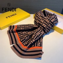 Fendi 秋冬最新款簡單大氣是這款圍巾