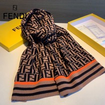 Fendi 秋冬最新款簡單大氣是這款圍巾