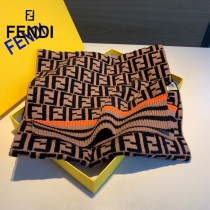 Fendi 秋冬最新款簡單大氣是這款圍巾