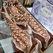 Dior最新的專櫃主打款D字母鎖邊140大方巾