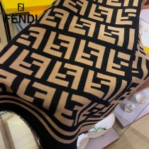 Fendi雙F圍巾 全世界都在搶的老花FF字母款