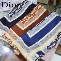 Dior最新的專櫃主打款D字母鎖邊140大方巾