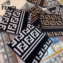 Fendi雙F圍巾 全世界都在搶的老花FF字母款