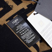 Fendi雙F圍巾 全世界都在搶的老花FF字母款