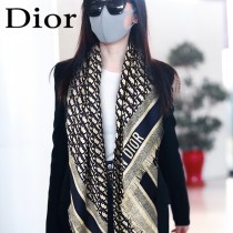 Dior最新的專櫃主打款D字母鎖邊140大方巾