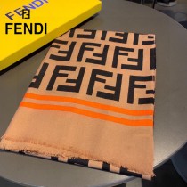 Fendi新款老花和鏈條元素設計絲絨巾