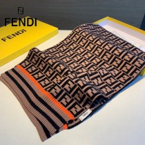 Fendi 秋冬最新款簡單大氣是這款圍巾