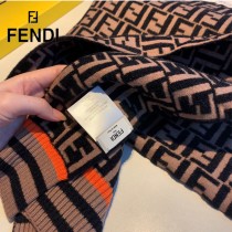 Fendi 秋冬最新款簡單大氣是這款圍巾