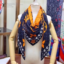 LV摩登圖案羊絨方巾Crafty Bi Color 披肩