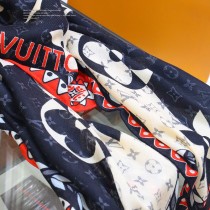 LV摩登圖案羊絨方巾Crafty Bi Color 披肩