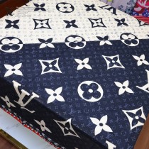 LV摩登圖案羊絨方巾Crafty Bi Color 披肩