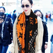 LV摩登圖案羊絨方巾Crafty Bi Color 披肩