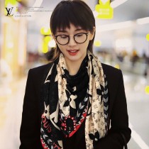LV摩登圖案羊絨方巾Crafty Bi Color 披肩