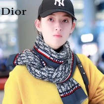 Dior專櫃同步上新D絲帶飾邊長巾