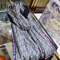 Dior專櫃同步上新D絲帶飾邊長巾