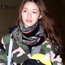 Dior專櫃同步上新D絲帶飾邊長巾