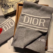 DIOR迪奧羊毛套裝帽子 經典套裝帽子圍巾