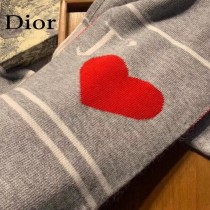 DIOR迪奧羊毛套裝帽子 經典套裝帽子圍巾