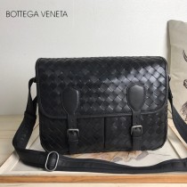 BV 寶緹嘉 B35261 原單手工編織新款男士MESSENGER BAG男黑色編織BV翻蓋郵差包