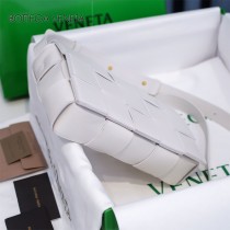 BV  6687-08  寶緹嘉原單 原廠羊皮 Cassette豆腐包