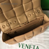 BV 6688-6  寶緹嘉原單padded 鏈條枕頭包