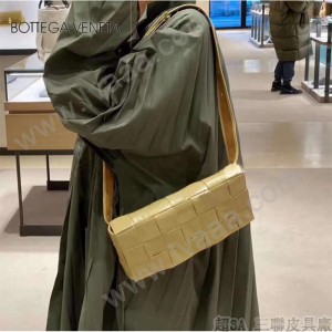 BV 寶緹嘉 9879-01 原單手工編織新款 新款編織腰包