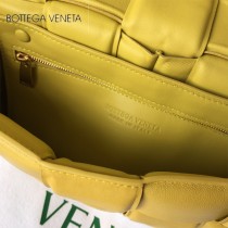 BV 6688-9  寶緹嘉原單padded 鏈條枕頭包